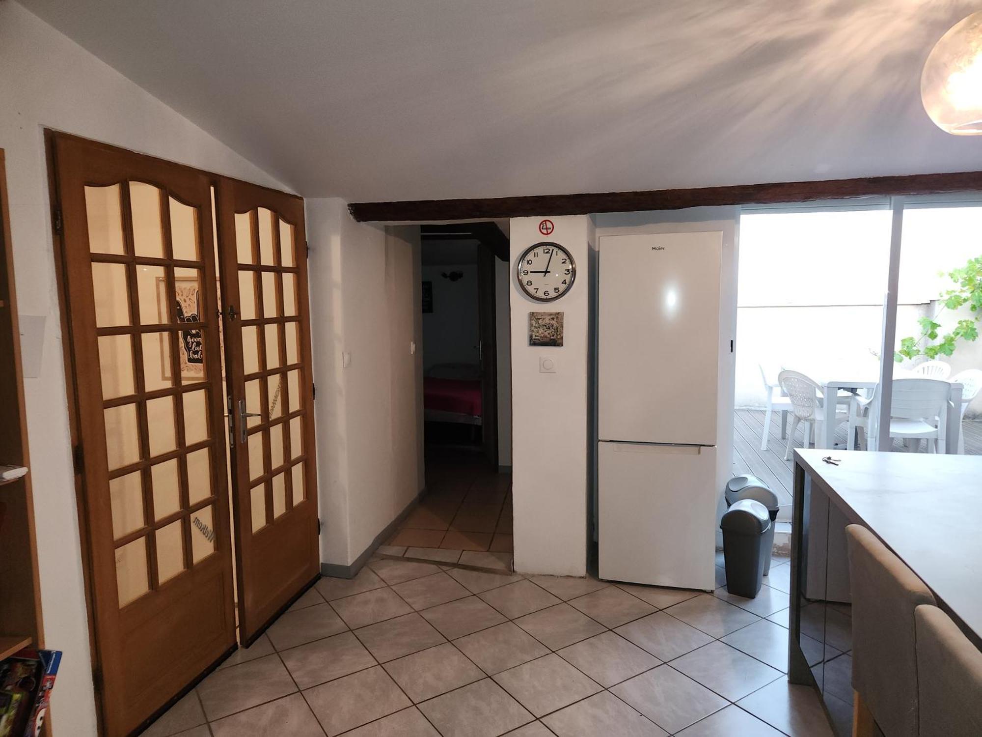 haut de la carquette Meynes Extérieur photo